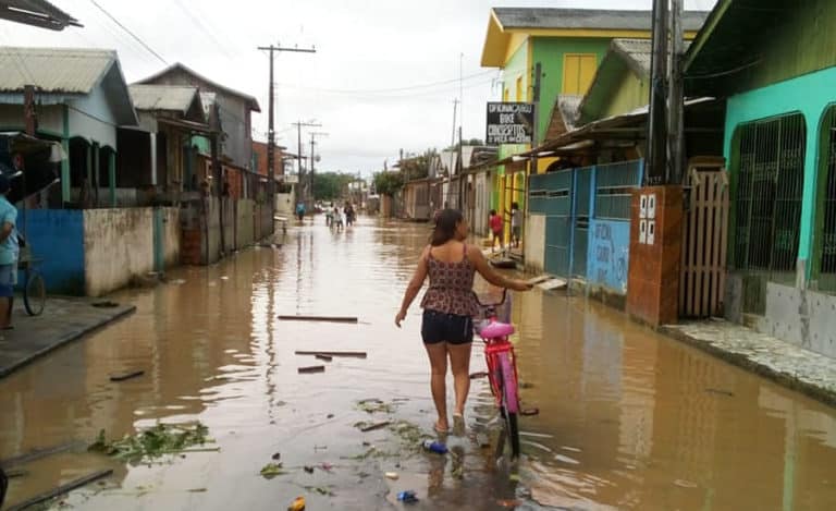 Tarauacá sofre com alagação e prefeitura estuda retirada de famílias sem aglomeração