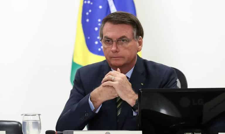 Bolsonaro sanciona com vetos auxílio de R$ 600 mensais a trabalhadores informais