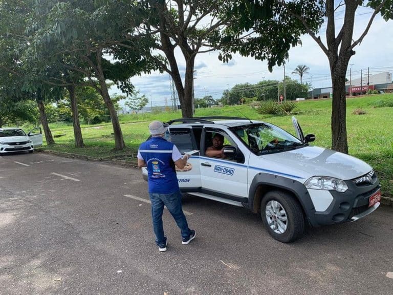 Taxistas que viajam para outras cidades são orientados sobre coronavírus em Rio Branco
