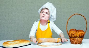 Alessandra Marques usa ironia e ensina receita de bolo