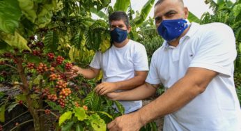 Ilderlei participa de colheita de café histórica em Cruzeiro do Sul