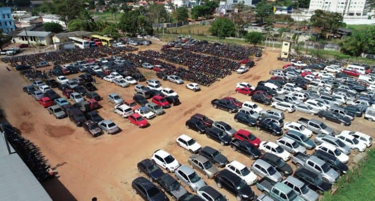 Com lances de R$ 750, governo do Acre coloca em leilão mais de 100 veículos