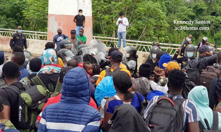 Peru recusa entrada de imigrantes e grupo retorna à Ponte de Integração na fronteira