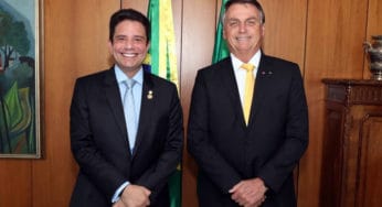 O presidente está vindo; a vacina também!