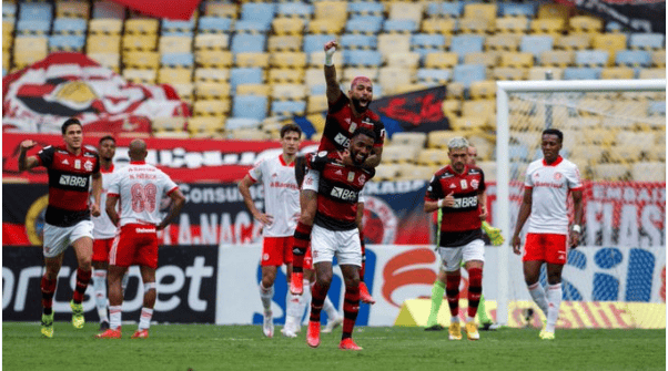 Flamengo vira sobre o Inter e só depende de si para ser bicampeão do Brasileirão