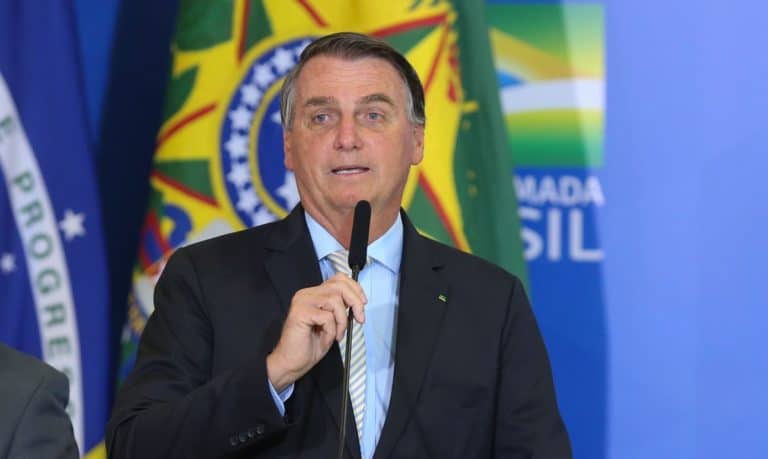 Presidente Bolsonaro sanciona nova lei que facilita financiamento na pandemia
