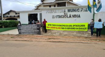 Funcionários batem ponto e fazem buzinaço em frente à prefeitura de Epitaciolândia