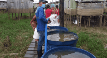 Caminhão pipa do Depasa leva água para os 28 mil atingidos pela cheia em Tarauacá