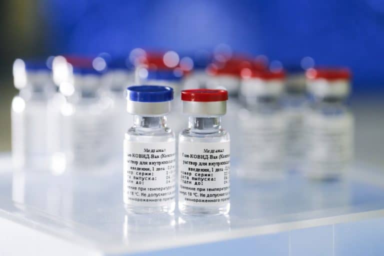 Governo isenta ICMS de importações e operações de insumos da vacina contra a Covid