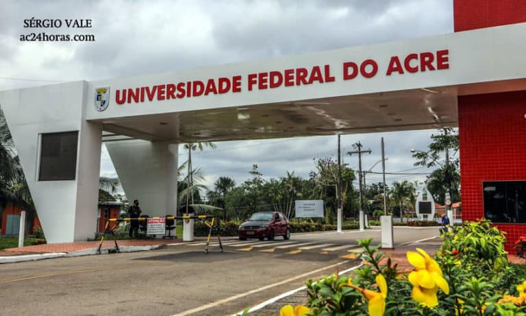 Servidores da UFAC paralisam atividades por 24 horas e cobram governo