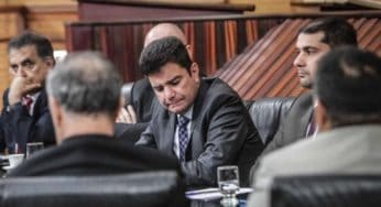 Gladson faz reunião secreta com deputados