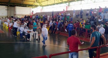 Vacinação da indústria e construção civil registra filas no Ginásio do Sesi