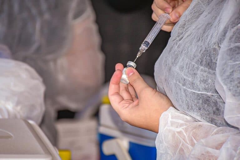 Rio Branco segue vacinação contra a covid-19 do público acima dos 18 anos nesta quarta