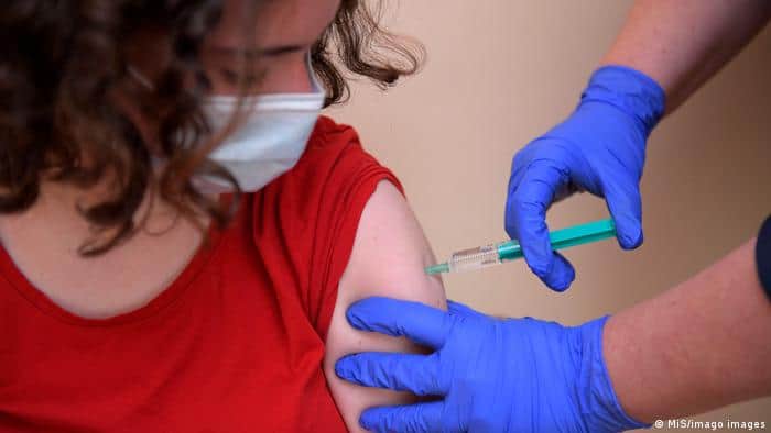 Rio Branco anuncia vacinação para jovens acima de 17 anos