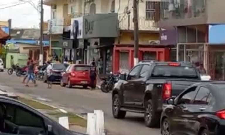 Assalto a loja de eletrônicos causa pânico em Cruzeiro do Sul