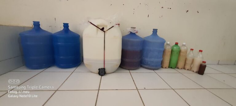 Em Tarauacá, policiais penais apreendem 30 litros de bebida artesanal “Maria Louca”
