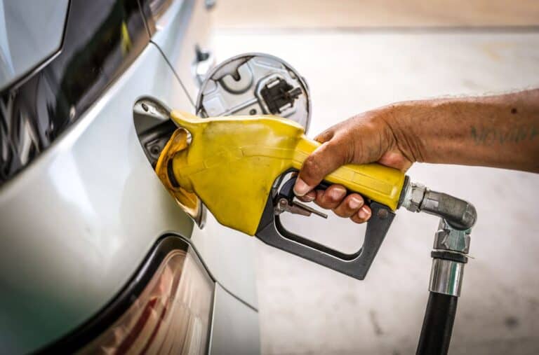 Mesmo com baixa de 4 centavos, gasolina no Acre segue a mais cara do país
