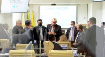 Vereador propõe sessão extraordinária para votar PL dos Transportes e sessão é suspensa