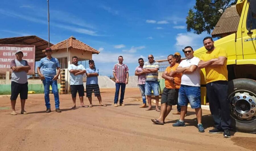 Emurb enfrenta protesto por atraso em pagamentos de caçambeiros