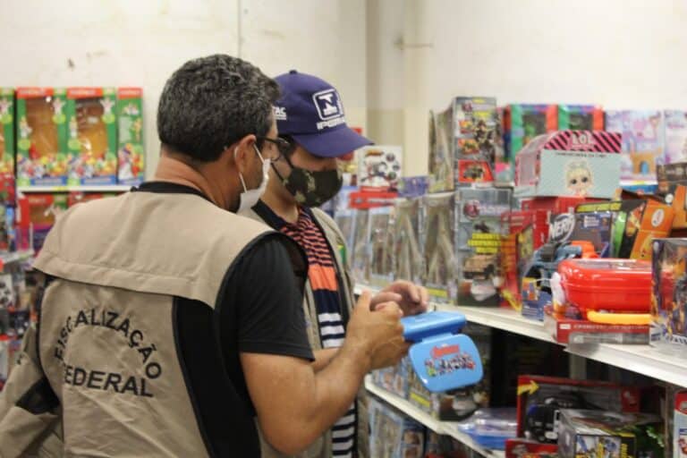 Operação apreende 27 brinquedos irregulares no comércio de Rio Branco
