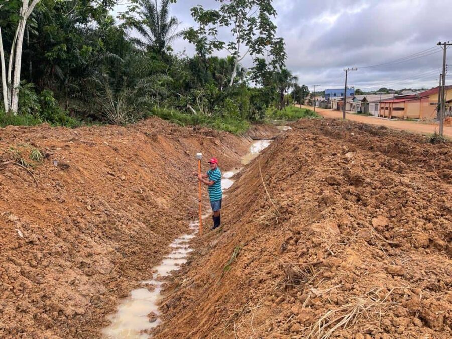 Construção de canal promete acabar com alagações em bairros de Tarauacá