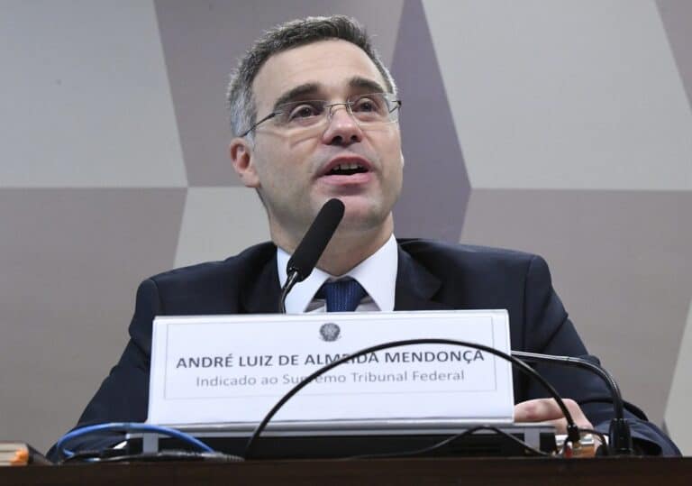 Plenário do Senado aprova indicação de André Mendonça para ministro do STF