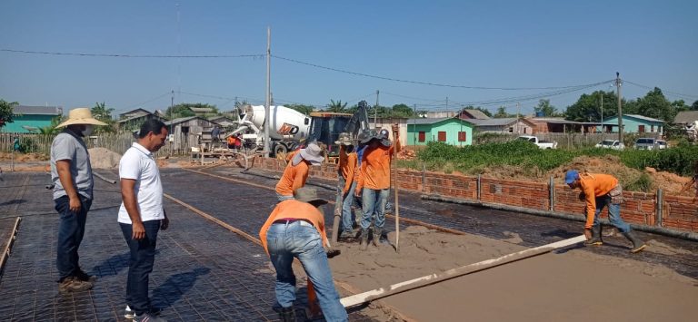 Prefeitura de Rodrigues Alves inicia construção de quadra poliesportiva