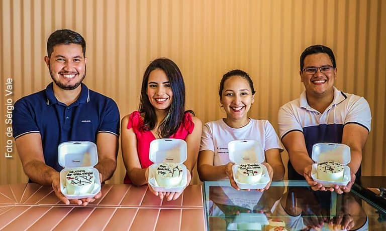 Primeira confeitaria a vender bentô cake no Acre vira sucesso com mini-bolos de memes