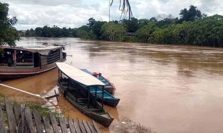 Cheia do Rio Iaco já desabriga 24 famílias em Sena Madureira