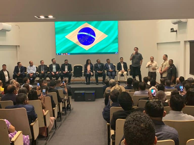 Com bloqueio do Telegram, Bolsonaro reage contra Moraes