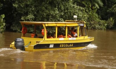 Barqueiros suspendem transporte de alunos por falta de pagamento em Tarauacá