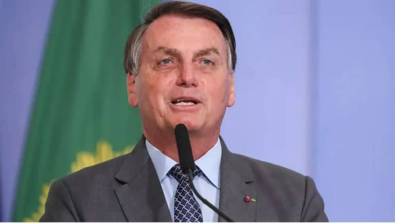 Bolsonaro diz que manterá o Auxílio Brasil em R$ 600 se for reeleito
