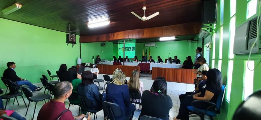 Encerramento precoce de sessão causa discussão entre vereadores em Xapuri