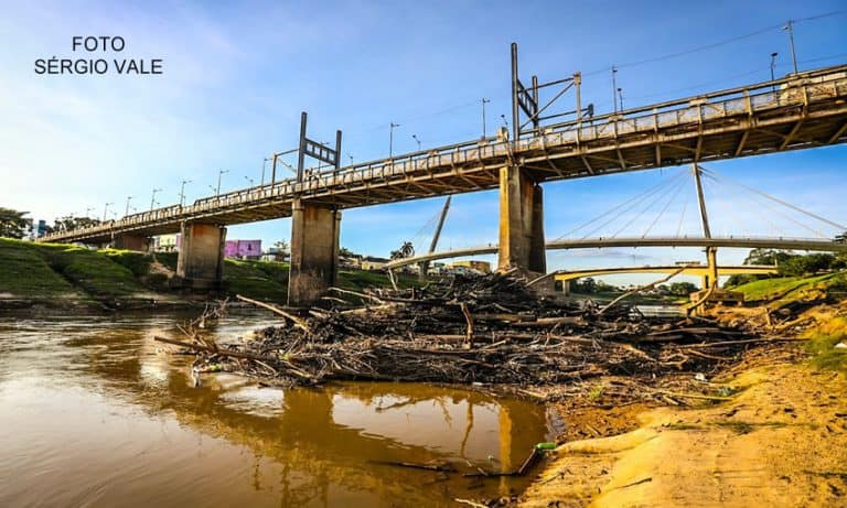 Com mais de um mês sem chuva, nível do Rio Acre alcança a menor cota já registrada na história