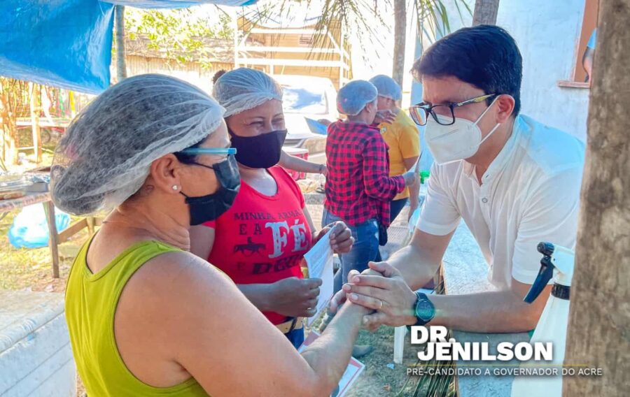 Jenilson prestigia arraial beneficente para construção de igreja