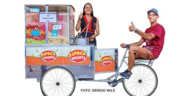 Em 25 anos vendendo pipoca, acreano forma a filha e constrói casa para a família