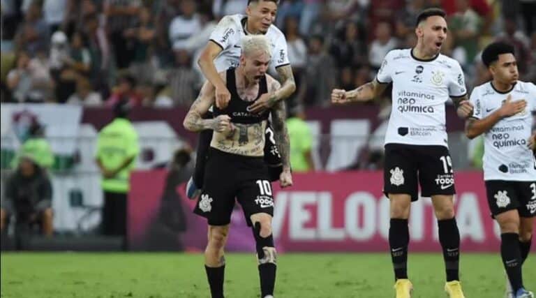 Fluminense faz dois gols no início dos tempos, mas Corinthians reage e empata no fim