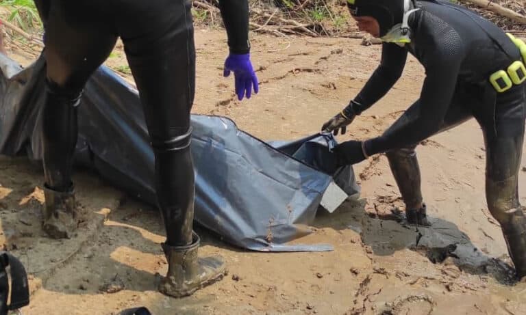 Bombeiros encontram corpo de homem que caiu no Rio Acre, em Xapuri