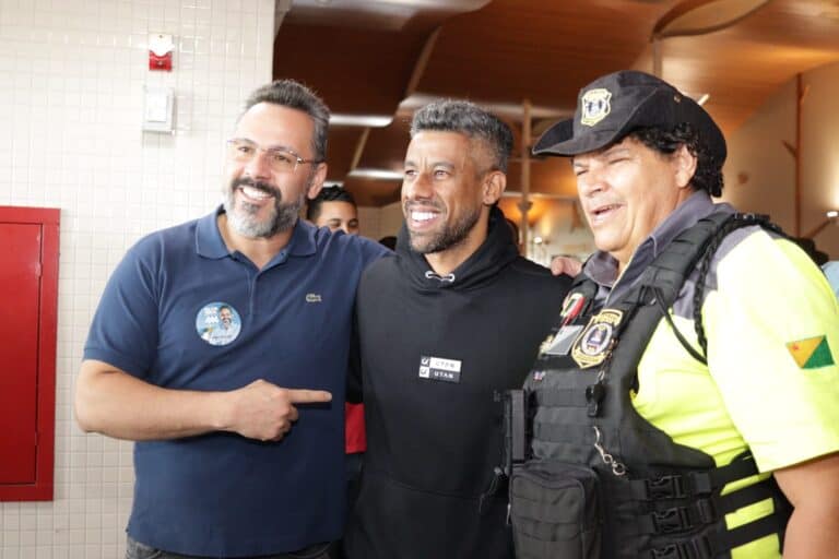 Alan Rick recebe ex-Flamengo no aeroporto de Rio Branco