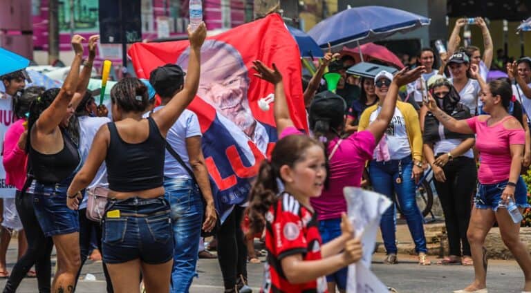 No Acre, mulheres de presos levantam bandeira de Lula