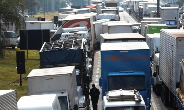 “Não existe paralisação de caminhoneiros”, diz entidade que representa o setor