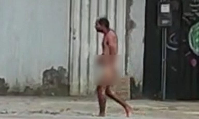 Homem com problemas mentais anda nu pelas ruas de Xapuri