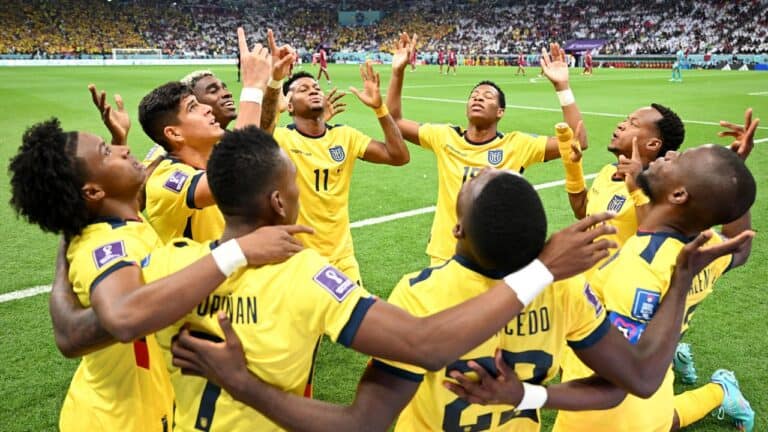 Equador domina o Qatar e vence na abertura da Copa com show de atacante