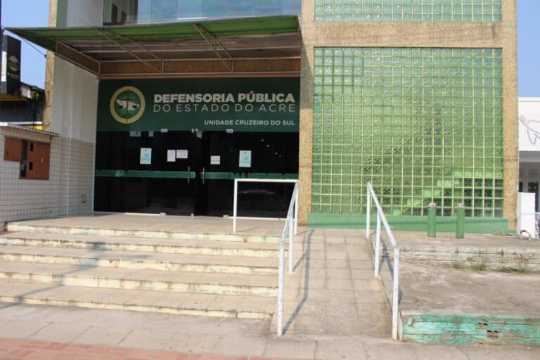 Furto de fios deixa alunos sem aulas e Defensoria Pública sem atendimento em Cruzeiro do Sul