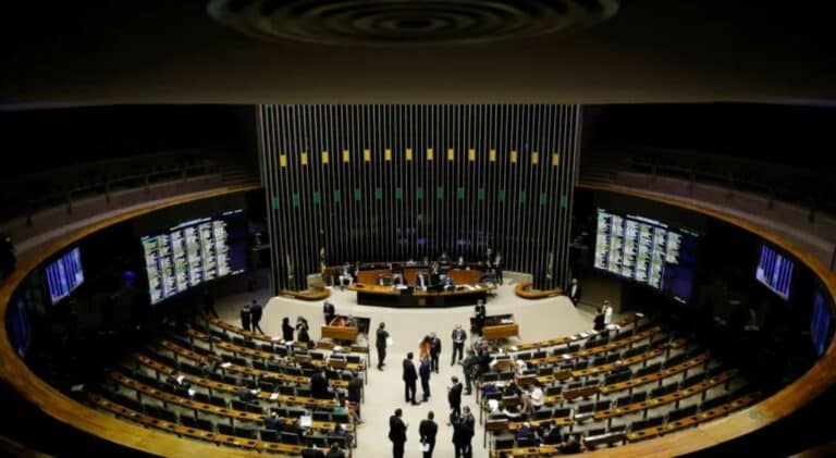 PL de Bolsonaro se divide entre oposição branda e ferrenha e até aliança com Lula na Câmara