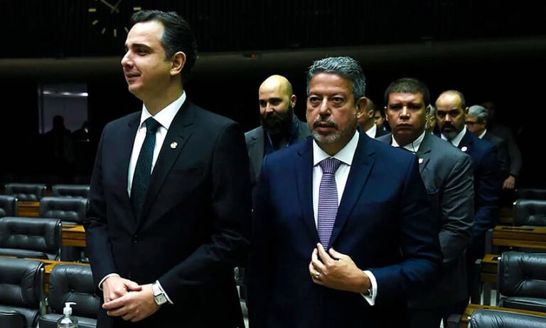 Pacheco diz a Lira que Senado não dará mandato vitalício a Bolsonaro