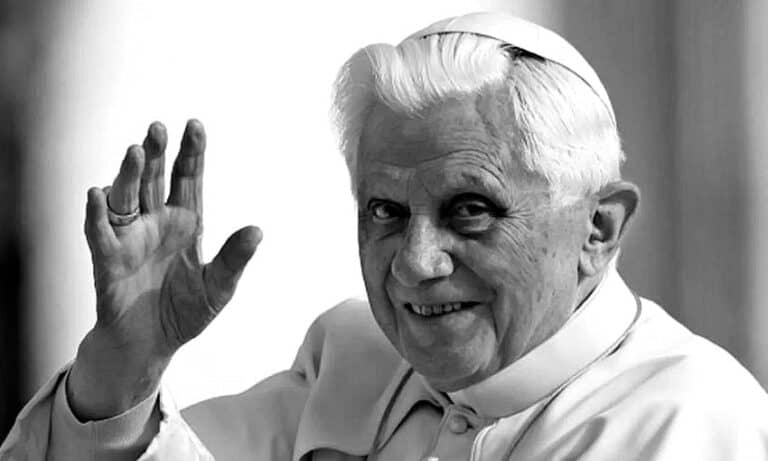 Vaticano anuncia morte do Papa emérito Bento XVI, aos 95 anos
