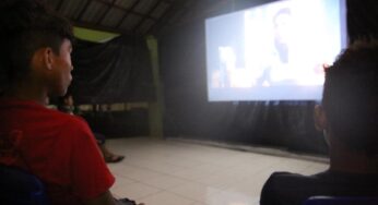 Sessão de Cinema na Vila Restauração marca um ano da chegada da energia elétrica