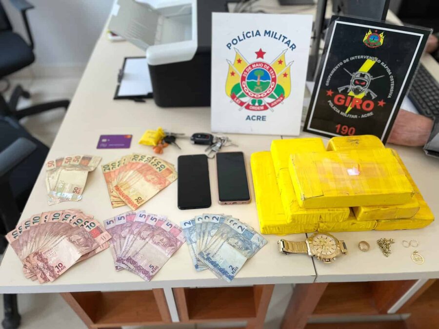 Giro prende dois com mais de seis quilos de cocaína em saco de ração na Vila Acre