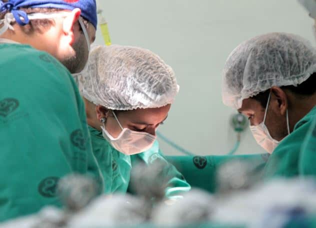 Lei é sancionada e mulheres têm direito à acompanhante em procedimentos com anestesia
